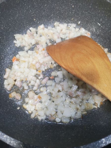 第2步(健康又美味的糙米黑米烧麦的做法)