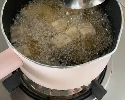 第1步(反沙芋头一口酥，一只奶锅搞定的做法)