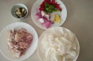 第2步(萝卜回锅肉的做法)