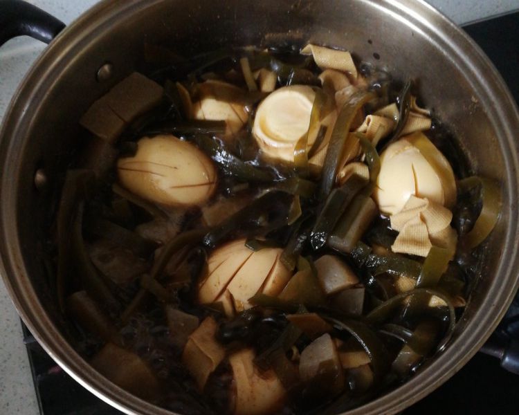 第2步(卤海带，豆腐皮，魔芋丝的做法)