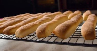 第6步(【视频食谱】好吃又好做的面包条的做法)