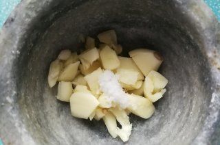 第4步(蒜泥香葱拌豆腐丝的做法)