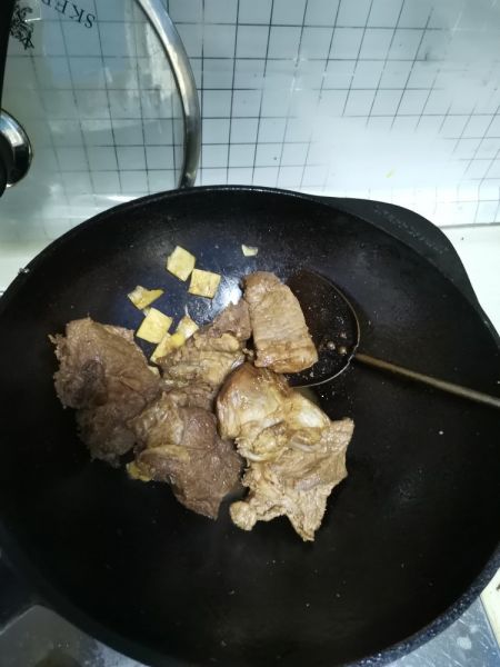 第4步(卤牛肉的做法)