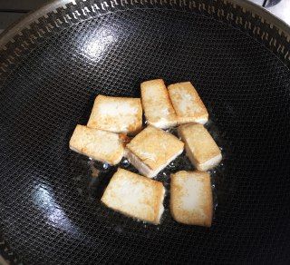第1步(白玉菇烧豆腐的做法)