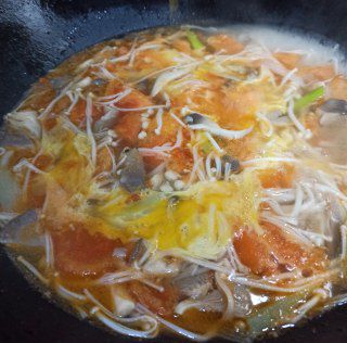 第7步(西红柿菌菇蛋汤的做法)