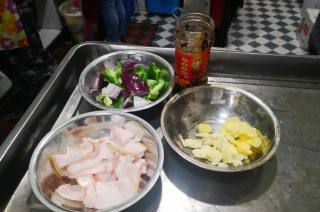 第1步(豆豉回锅肉的做法)