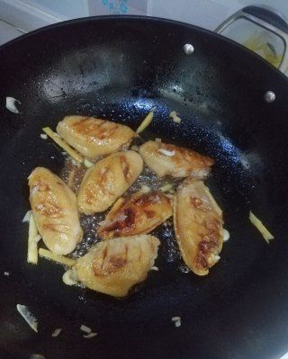 第7步(简单甜糯的土豆炖鸡翅的做法)