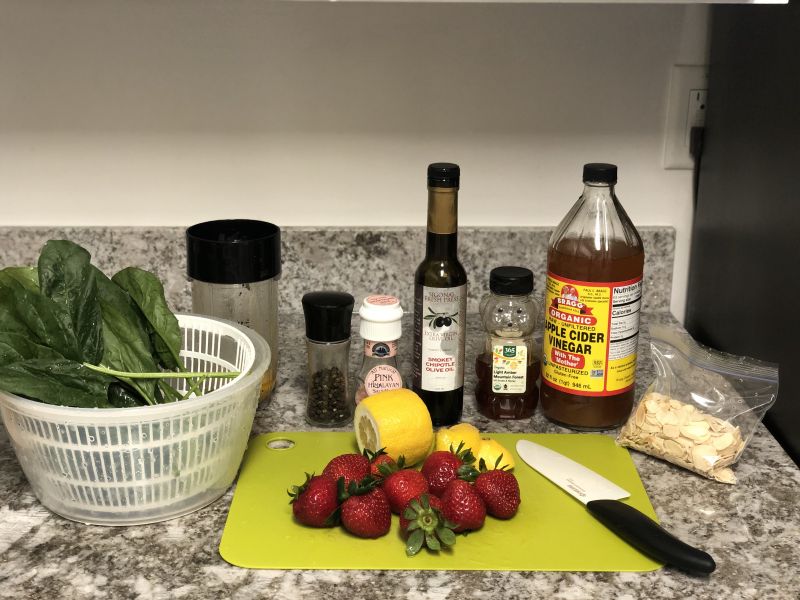第1步(夏季沙拉之草莓菠菜沙拉的做法)