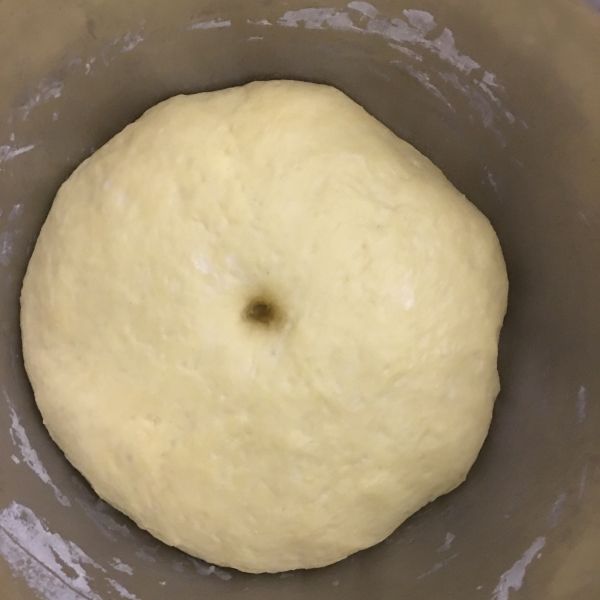 第2步(低筋面粉做的红豆沙面包的做法)