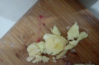 第1步(鸭肾油菜汤的做法)