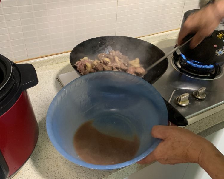第4步(土豆烧牛肉的做法)