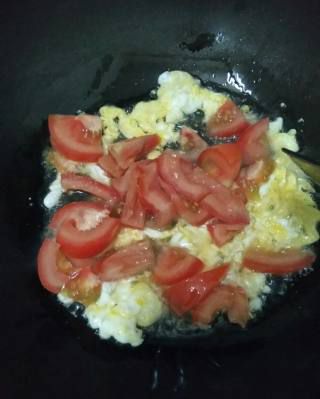 第4步(西红柿鸡蛋拌面的做法)