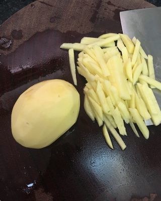 第3步(土豆炒牛肉的做法)