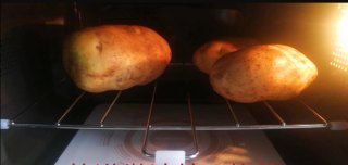 第3步(微波炉烤土豆的做法)
