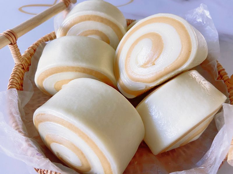 第10步(漂亮的奶香红糖双色馒头蓬松暄软还拉丝的做法)