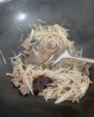 第4步(萝卜炒牛肉的做法)