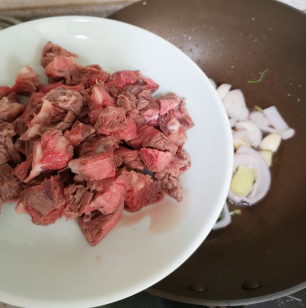 第7步(咖喱土豆牛肉饭的做法)