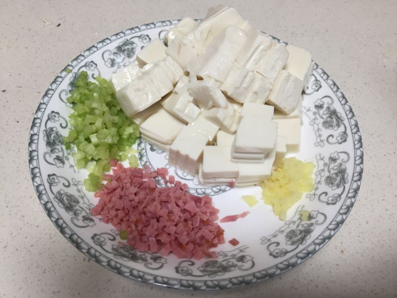 第2步(三鲜内酯豆腐的做法)