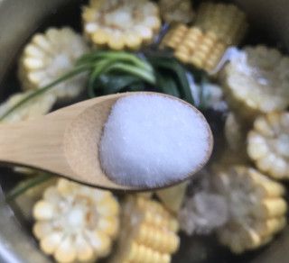 第6步(玉米排骨汤的做法)