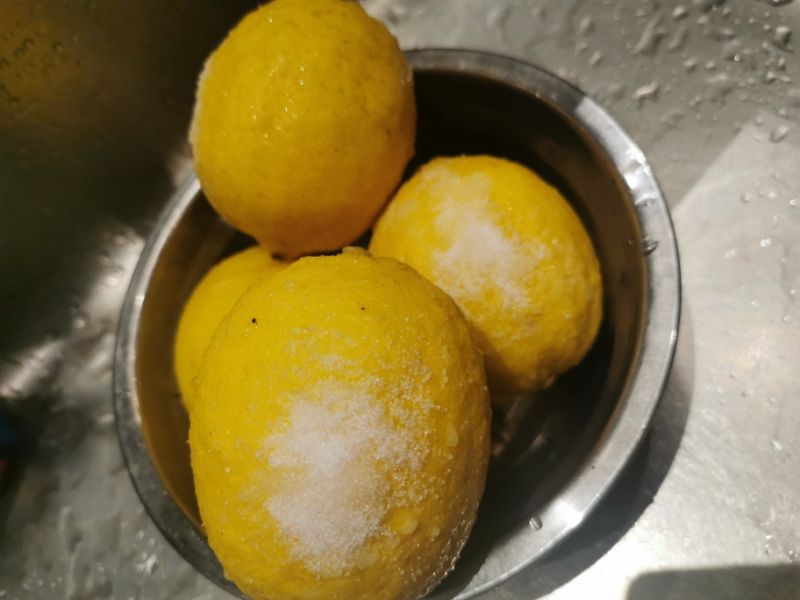 第1步(糖渍柠檬的做法)