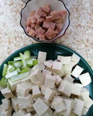 第3步(红油午餐肉烧豆腐的做法)