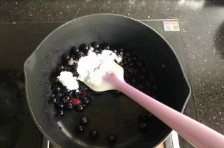 第5步(自制蓝莓酱的做法)