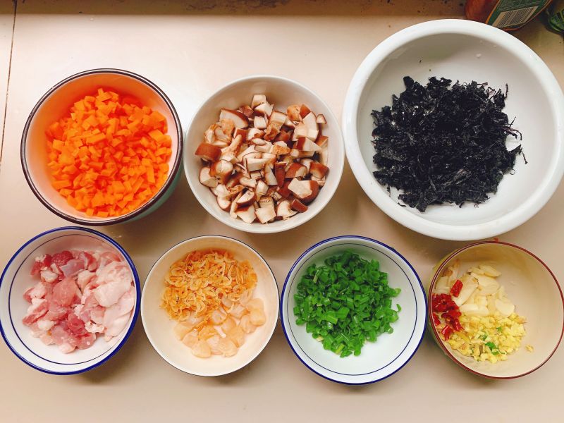 第1步(紫菜干贝焖饭的做法)