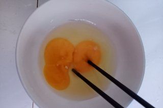 第2步(韭菜煎蛋的做法)