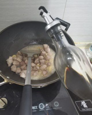 第4步(土豆烧肉的做法)