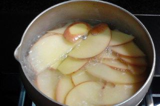 第4步(肉桂苹果奶茶的做法)