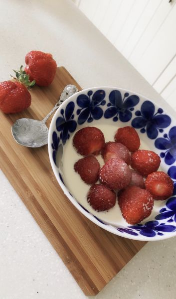 第1步(简单食谱｜（瑞典）奶油腌草莓的做法)