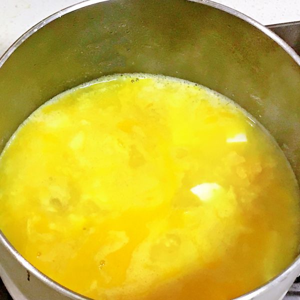 第6步(咸蛋黄鸡汁捞饭-太太乐鲜鸡汁的做法)