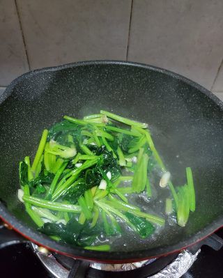 第5步(菠菜炒卤牛肉的做法)