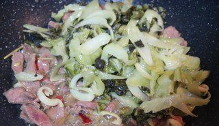 第7步(酸菜牛肉的做法)