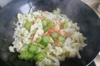 第7步(鳞虾烧花菜的做法)