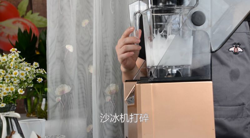 第6步(生打椰椰奶冻沙冰款，广州誉世晨饮品培训教程的做法)