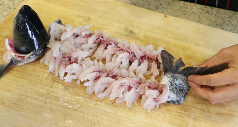 第8步(【彼得海鲜】高颜值家常菜之酸甜可口松鼠鱼的做法)