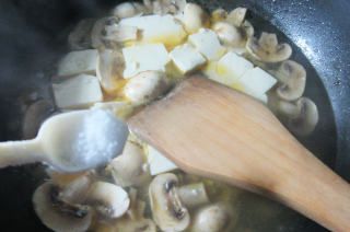 第6步(榨菜丝蘑菇豆腐汤的做法)
