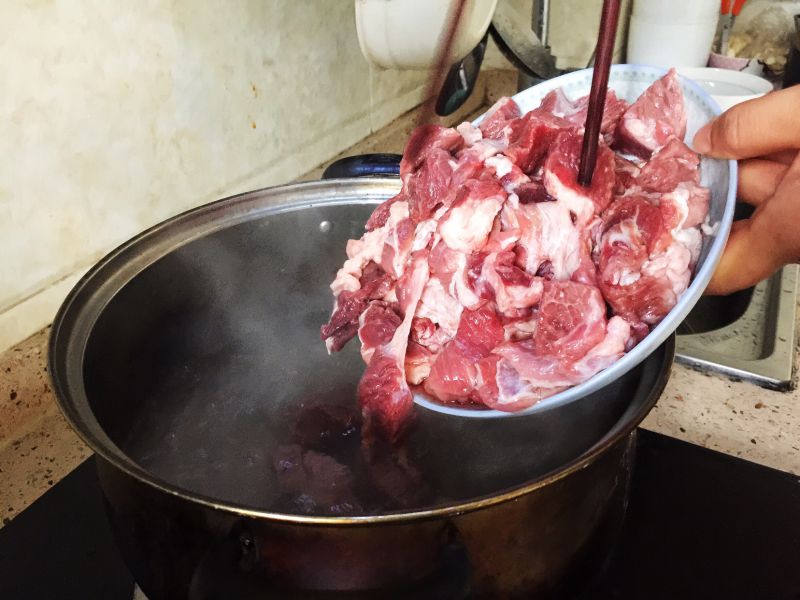 第2步(川菜家常做法红烧牛肉的做法)