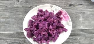 第2步(紫薯椰蓉月饼的做法)