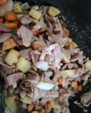 第4步(咖喱牛肉土豆的做法)