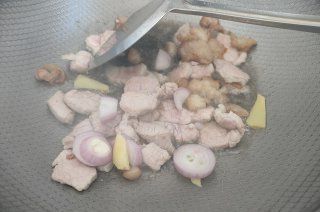 第6步(“白菜”砂锅白菜粉条炖肉的做法)