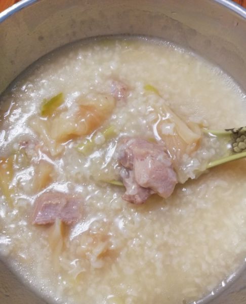 客家菜干咸排骨粥的做法 菜谱大杂烩
