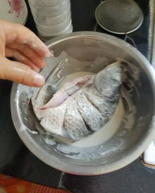 第3步(“下饭菜”玉米糖醋鱼的做法)