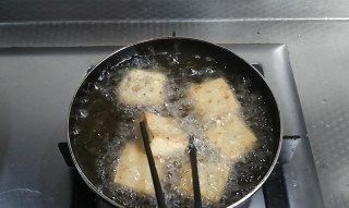 第3步(油炸臭豆腐的做法)