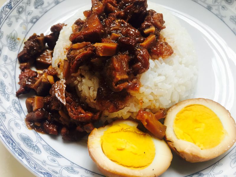 鴨脖家的臺灣滷肉飯成品圖