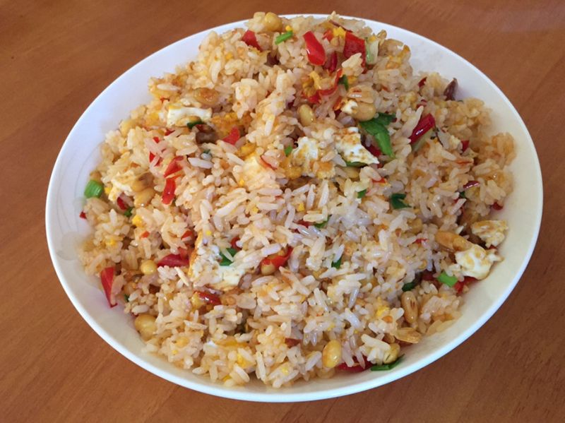 酸辣椒鸡蛋炒饭的做法_菜谱大杂烩
