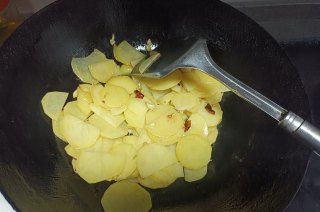 第3步(青椒土豆片的做法)