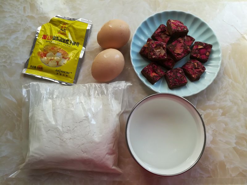 第1步(玫瑰红糖马拉糕的做法)