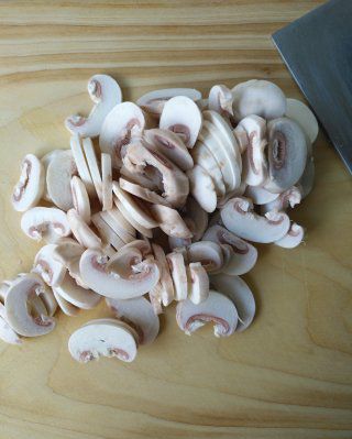第3步(奶油蘑菇浓汤的做法)